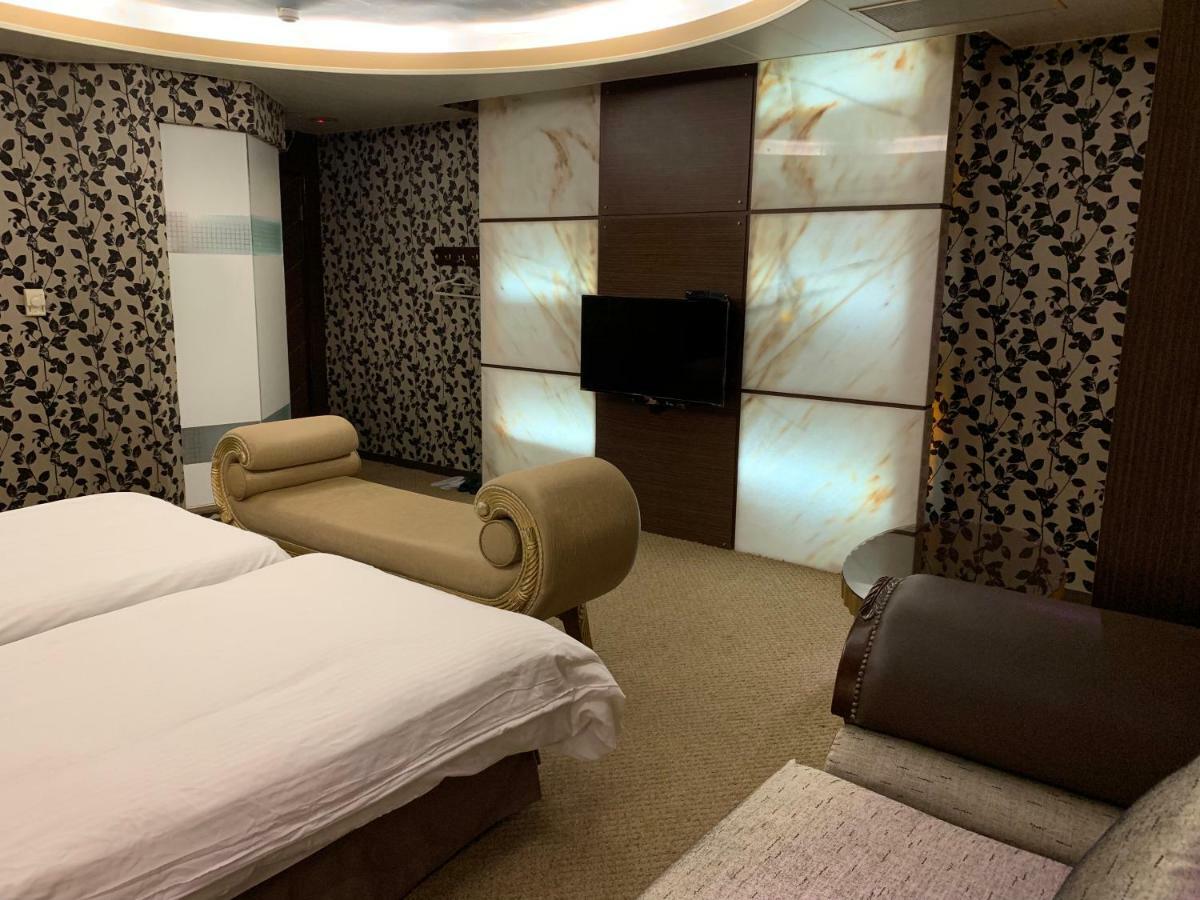 Crystal Business Motel Hsinchu Dış mekan fotoğraf